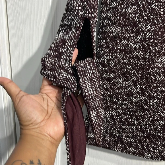 Ann Taylor Factory Burgundy, black and white speckled top. Size XS - Picture 3 of 6